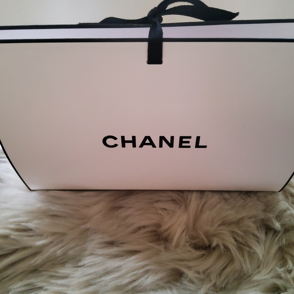Chanel Bundle...2 Gift Bags/Chanel Shipping Box & Le Lift - Picture 7 of 15